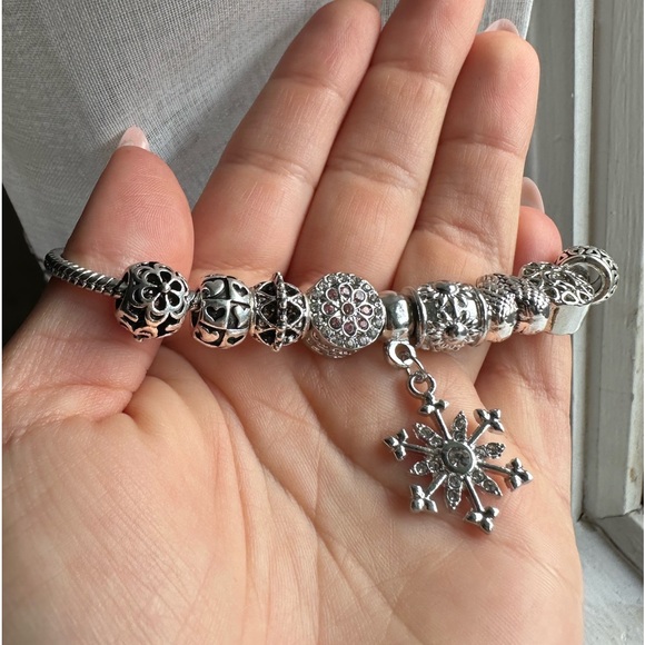 BRAND NEW Silver Holiday Charm Bracelet with 9 slide on artisan beads - Picture 13 of 13